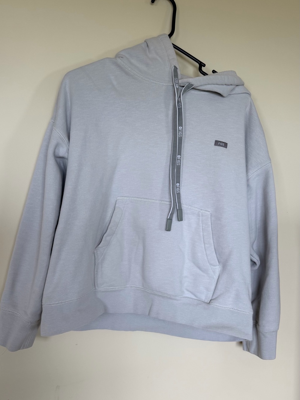 Figs Women’s Light Gray Pullover Hoodie